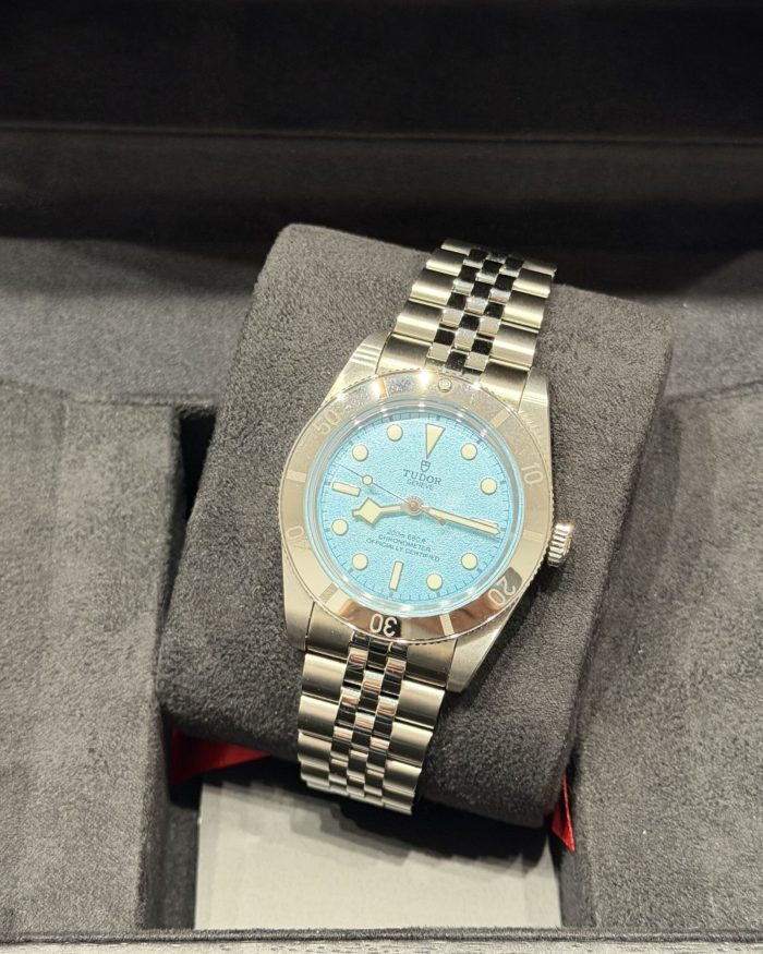 Tudor Blu Lago