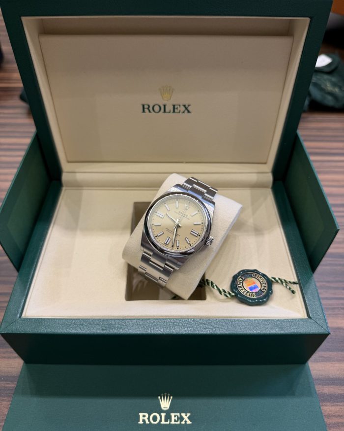 Rolex Oyster Perpetual 41 mm Beige